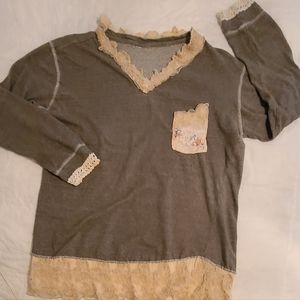 Womens green dressed up (refurbished) laced pretty pocket long sleeve tee.